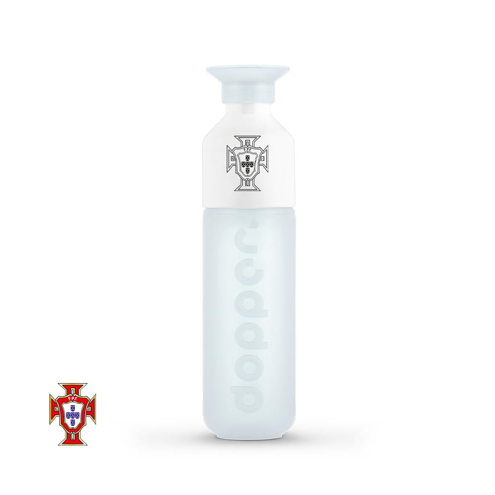 Garrafa Dopper Original Pure White de 450ml, garrafa de água de design simples e elegante, feita de material resistente.