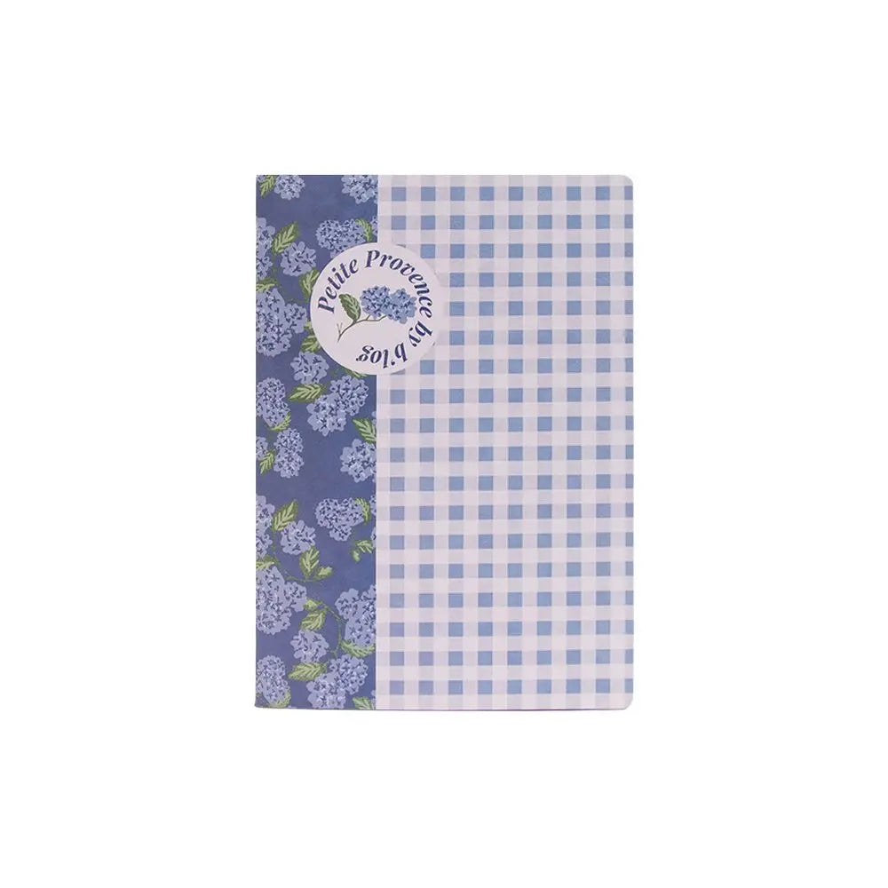Caderno A5 pautado Provence Flower da marca Ancor, com capa decorada e 48 folhas para escrita e estudos.