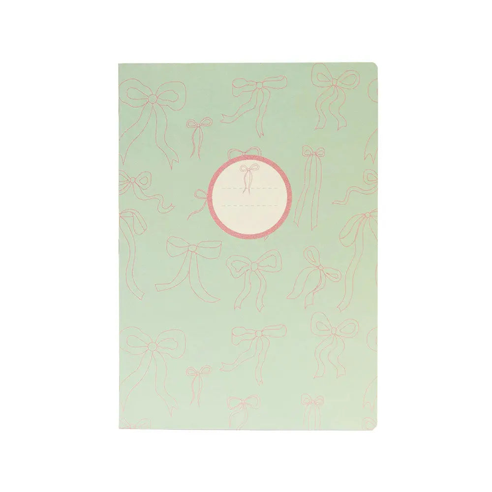 Caderno agrafado A4 quadriculado verde da marca Ancor, com 48 folhas, aberto mostrando páginas quadriculadas e capa verde.