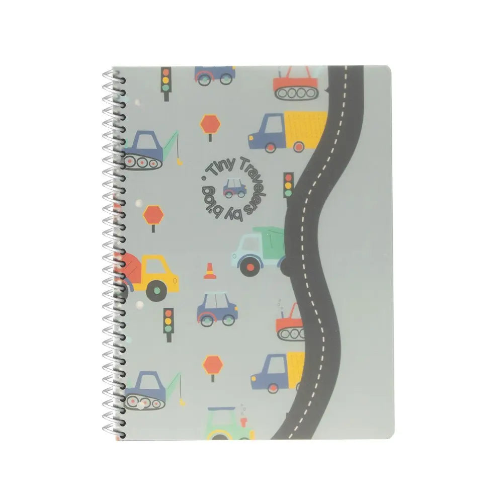 Caderno espiral A4 pautado PP Cars da marca Ancor com 80 folhas, capa resistente com estampa de carros.