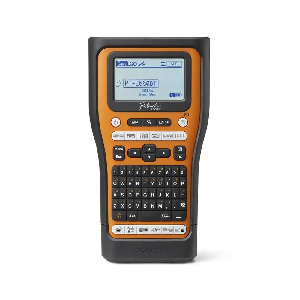 Rotuladora profissional Brother PT-E560BTVP com USB e Bluetooth, exibindo a tela e botões de controle.