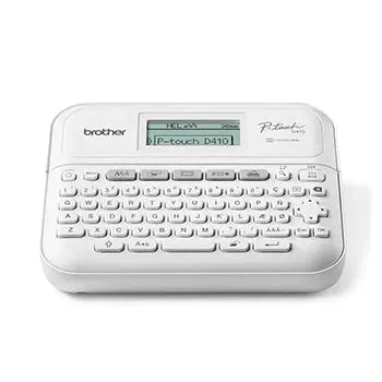 Rotuladora Brother PT-D410 USB-A para escritório e organização, exibindo etiquetas de diferentes tamanhos e cores.