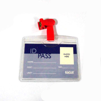 Kit com 12 porta-nomes horizontais Eagle 100x70mm com mola, ideal para identificação em ambientes corporativos.
