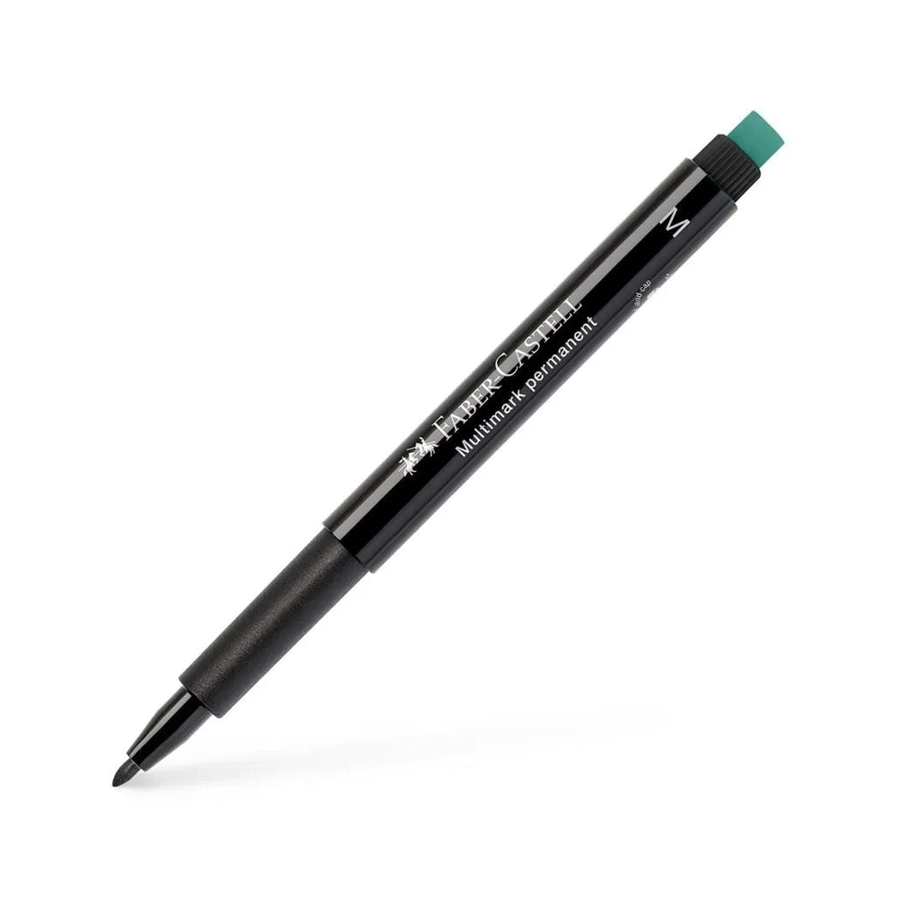 Marcador permanente Faber-Castell 0,9mm preto, resistente e com alta precisão, exibido em uma mesa com papel.