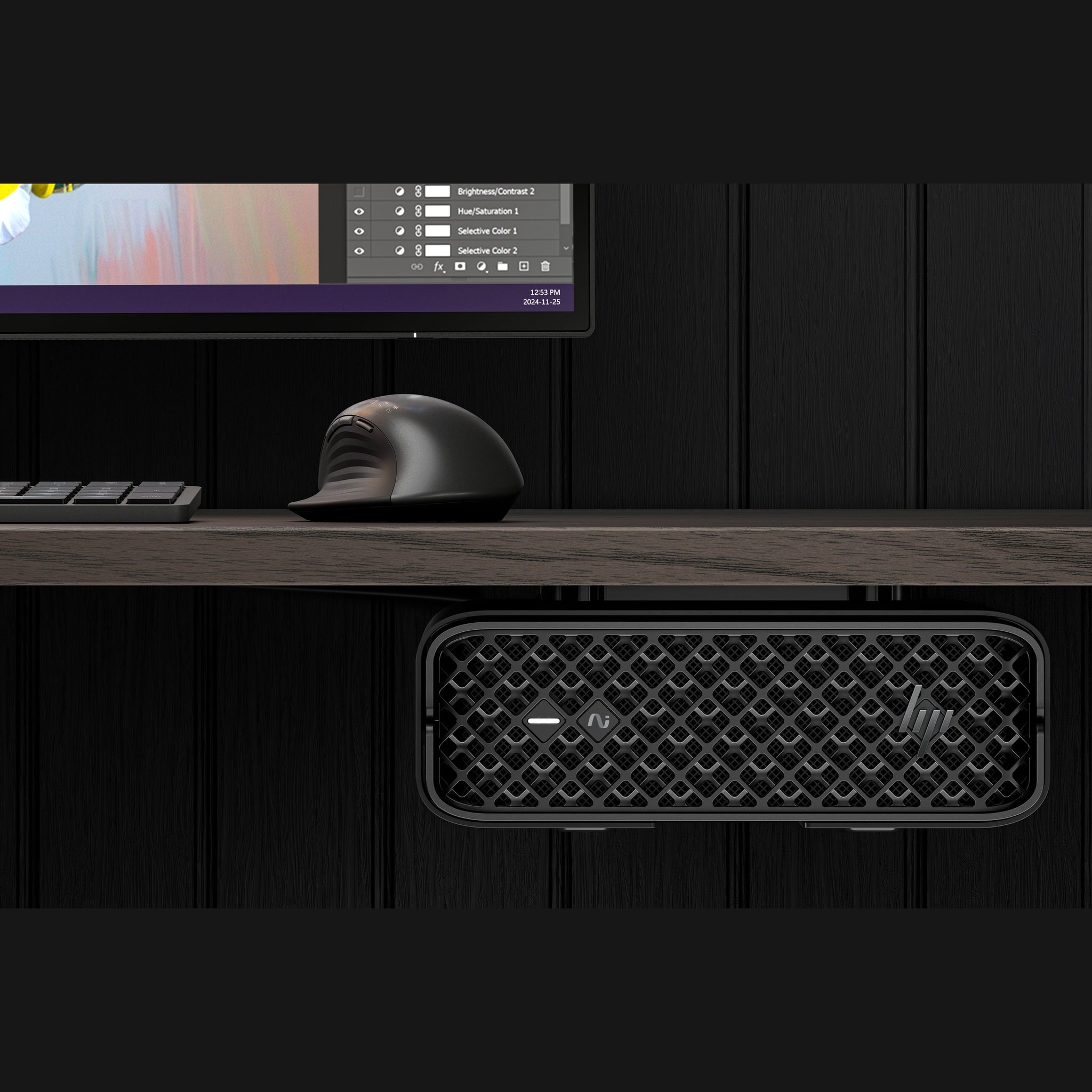 Desktop HP Z2 Mini G1 com processador AMD, 32GB RAM, SSD de 1TB e placa gráfica NVIDIA RTX A400, estação de trabalho compacta.