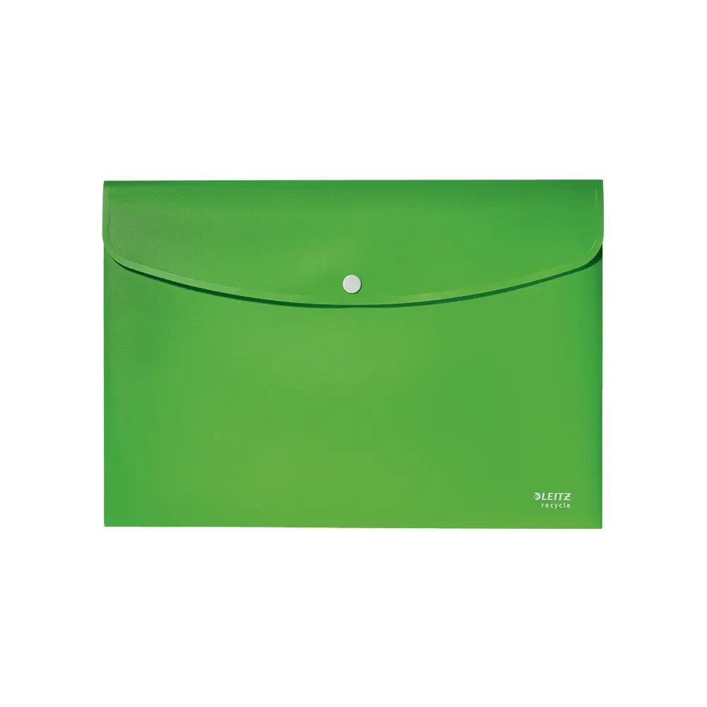 Bolsa envelope sustentável com botão para A4, feita pela Leitz, na cor verde reciclada, ideal para organização e transporte de documentos.
