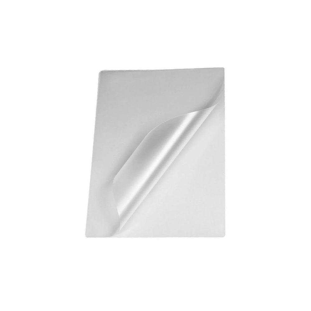 Conjunto de 100 bolsas de plastificação A4 216x303mm 125mic, marca Neutral, usadas para proteger documentos.