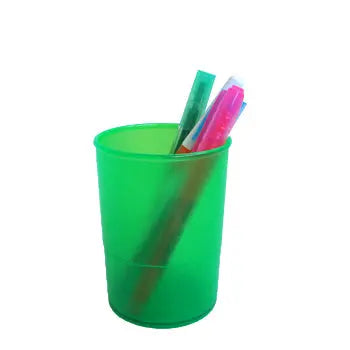 Porta lápis translúcido verde da Neutral, ideal para organização e estilo na escrivaninha.