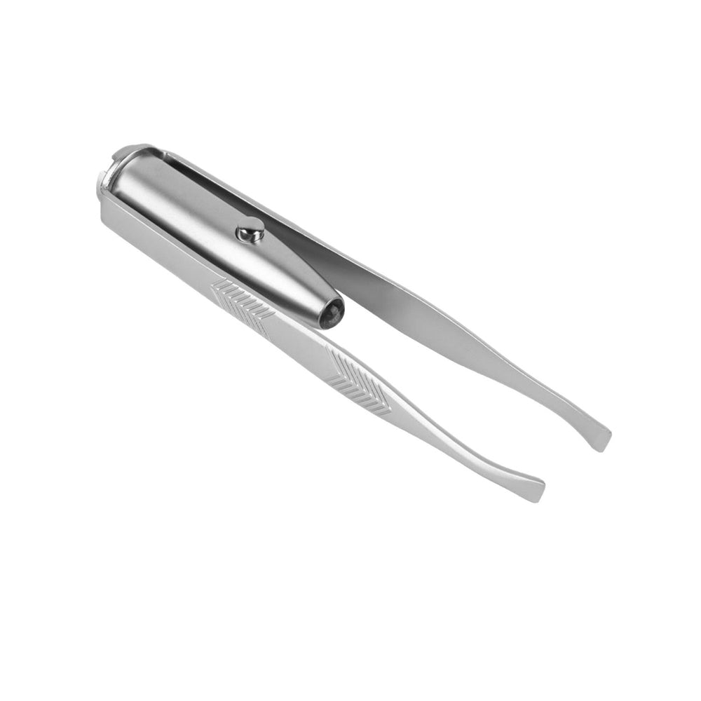 Pinça para sobrancelhas com luz LED, feita de aço inoxidável, ideal para precisão e iluminação na maquiagem.