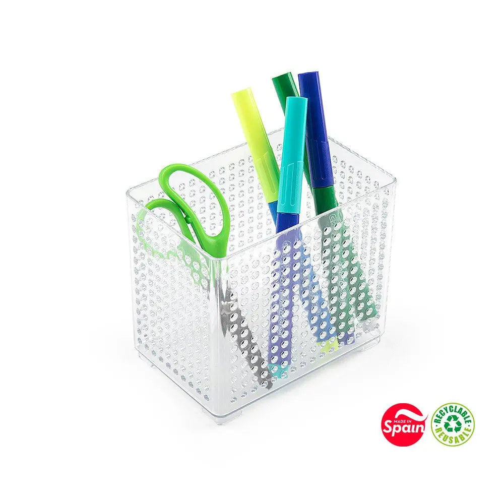 Porta lápis quadrado transparente de plástico da PF, ideal para organização escolar, com espaço para canetas e lápis.