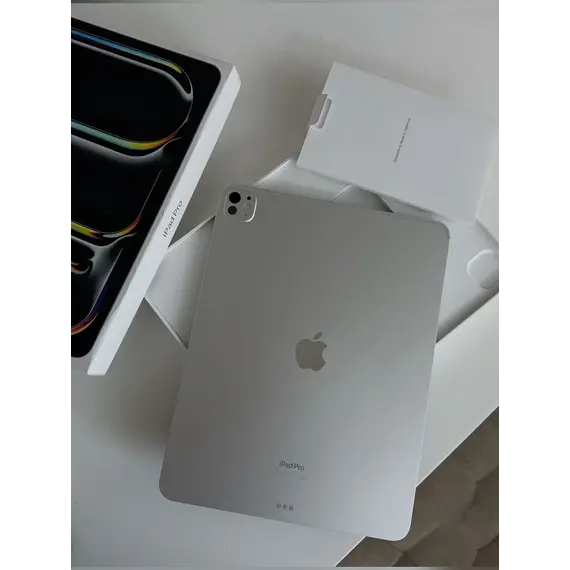 Apple 13-inch iPad Pro M4 Wi-Fi - Tablet - 2 TB - 13" Tandem OLED (2752 x 2064) - com vidro comum - prata