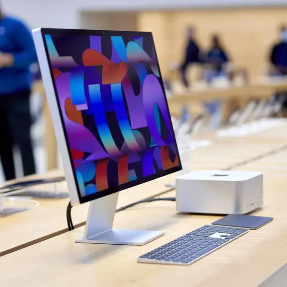 APPLE Studio Display Standard glass Tiltand height-adjustable stand